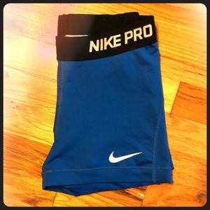 Women’s Nike Pros